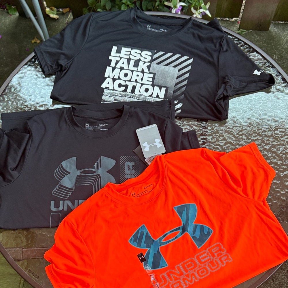 Under Armour Boys Tees size (L)